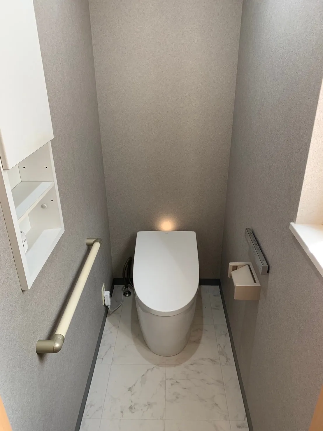 トイレ交換・床壁リフォームの施工後の写真